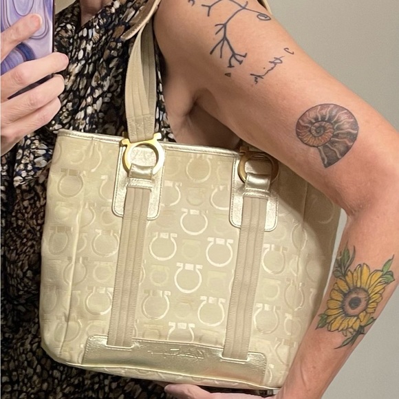 Ferragamo Authentic Vintage Cream Shoulder Bag with Silver Accents/Gold Hardware - Picture 3 of 16